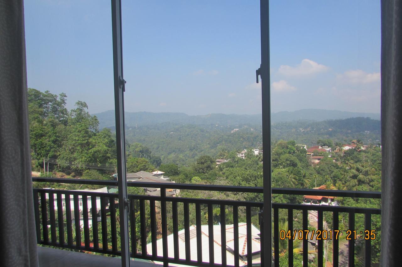 Red Chillies Tourist Inn Kandy Eksteriør billede