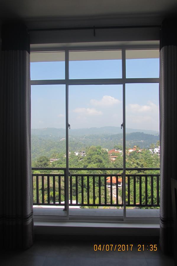 Red Chillies Tourist Inn Kandy Eksteriør billede